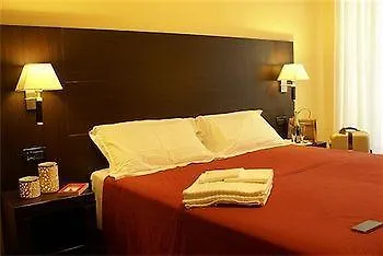 Hotel Versailles *