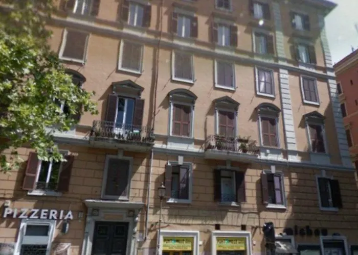 Hotel Versailles *