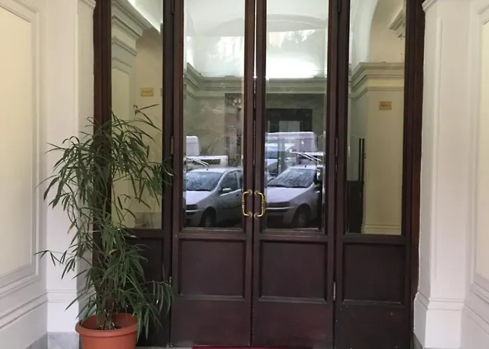 Hotel Versailles *