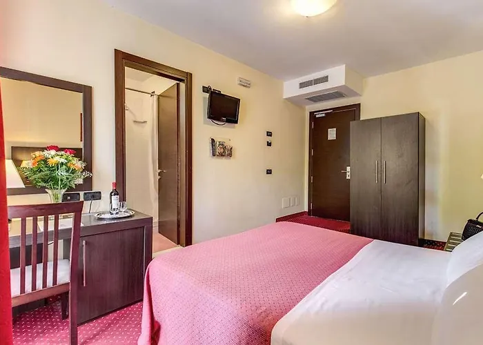Hotel Versailles *